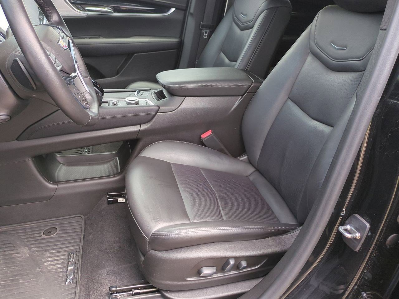 Thumbnail: 2023 Cadillac XT5 - 14