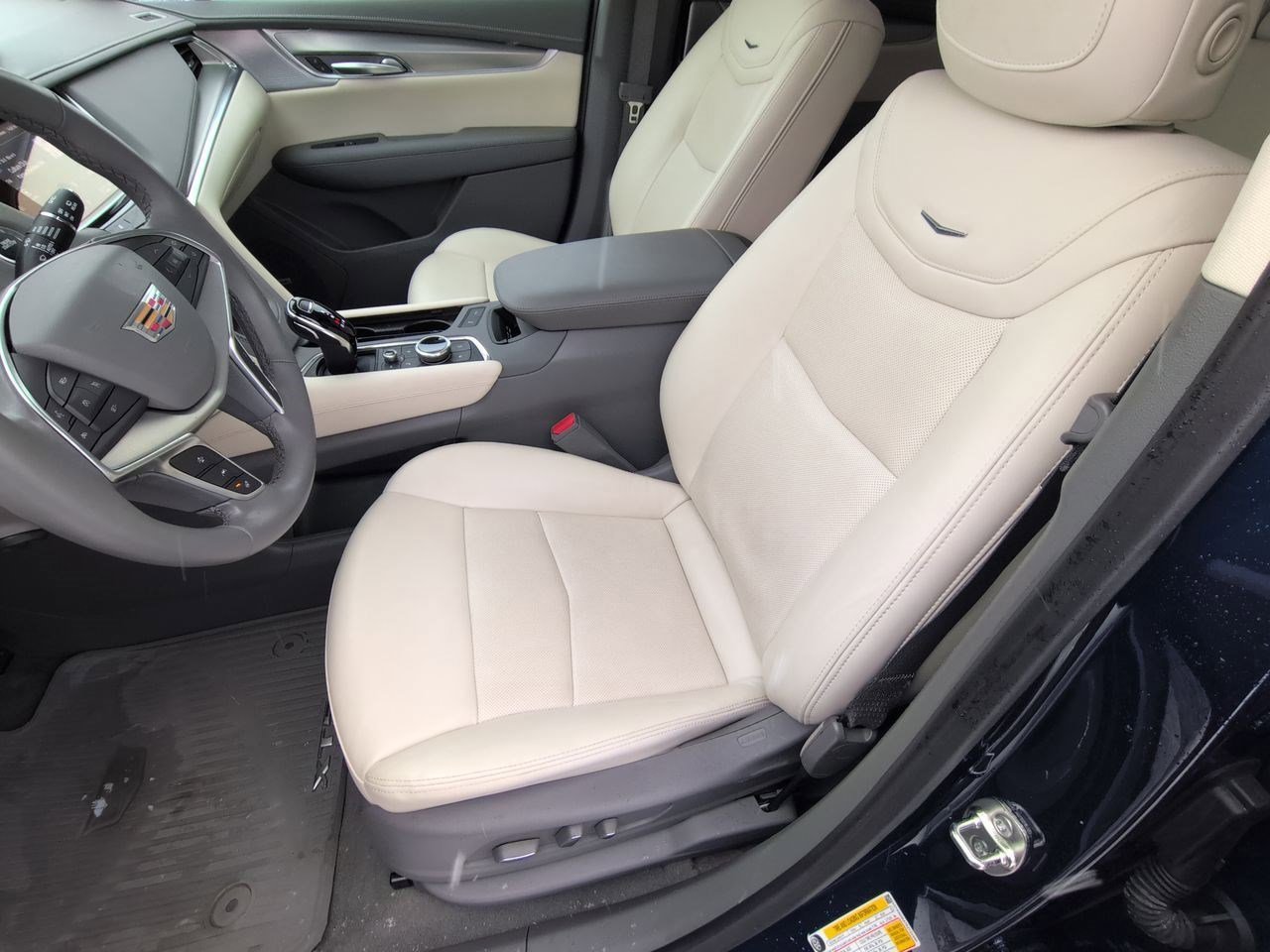 Thumbnail: 2024 Cadillac XT5 - 16