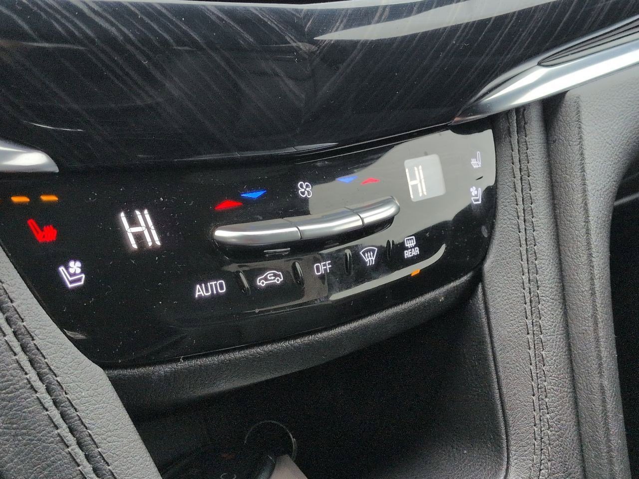 Thumbnail: 2023 Cadillac XT6 - 29