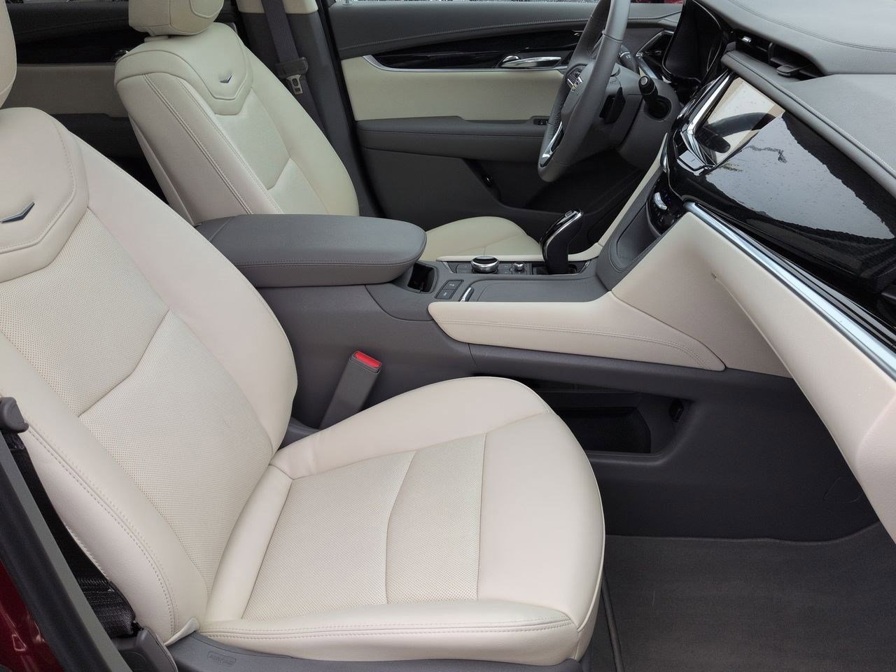 Thumbnail: 2024 Cadillac XT6 - 23