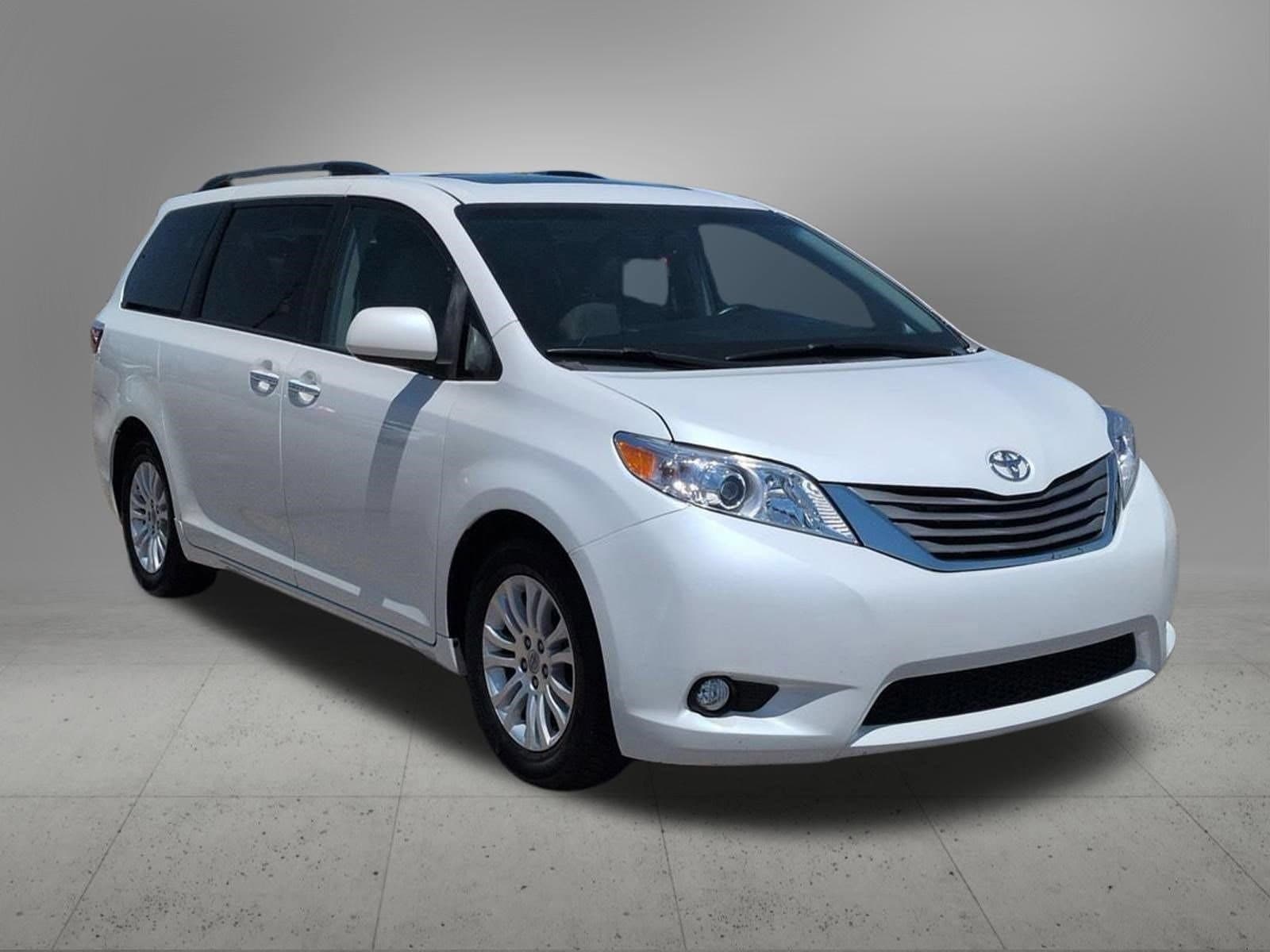 2015 Toyota Sienna XLE - Photo 8