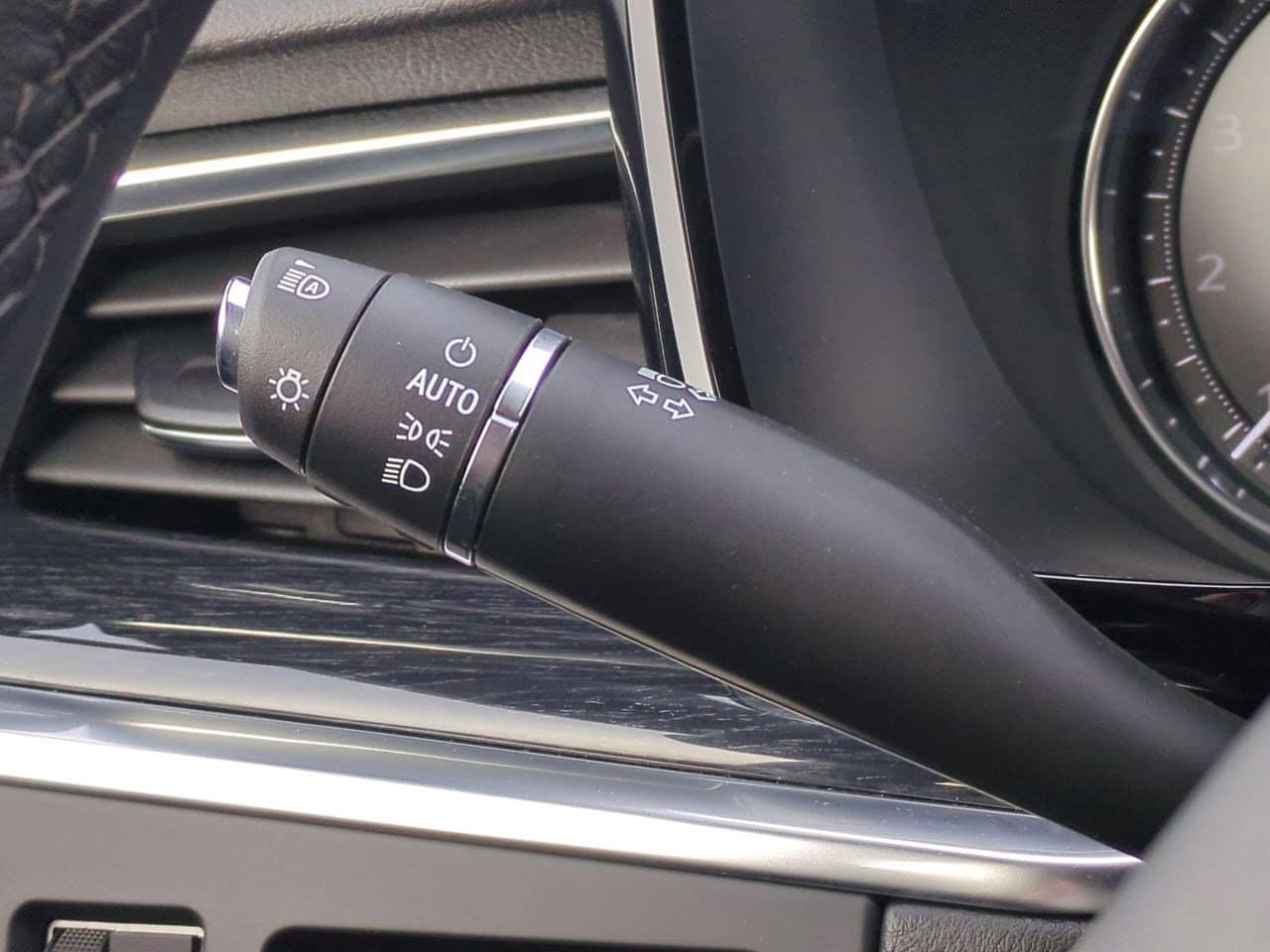 Thumbnail: 2023 Cadillac XT5 - 28