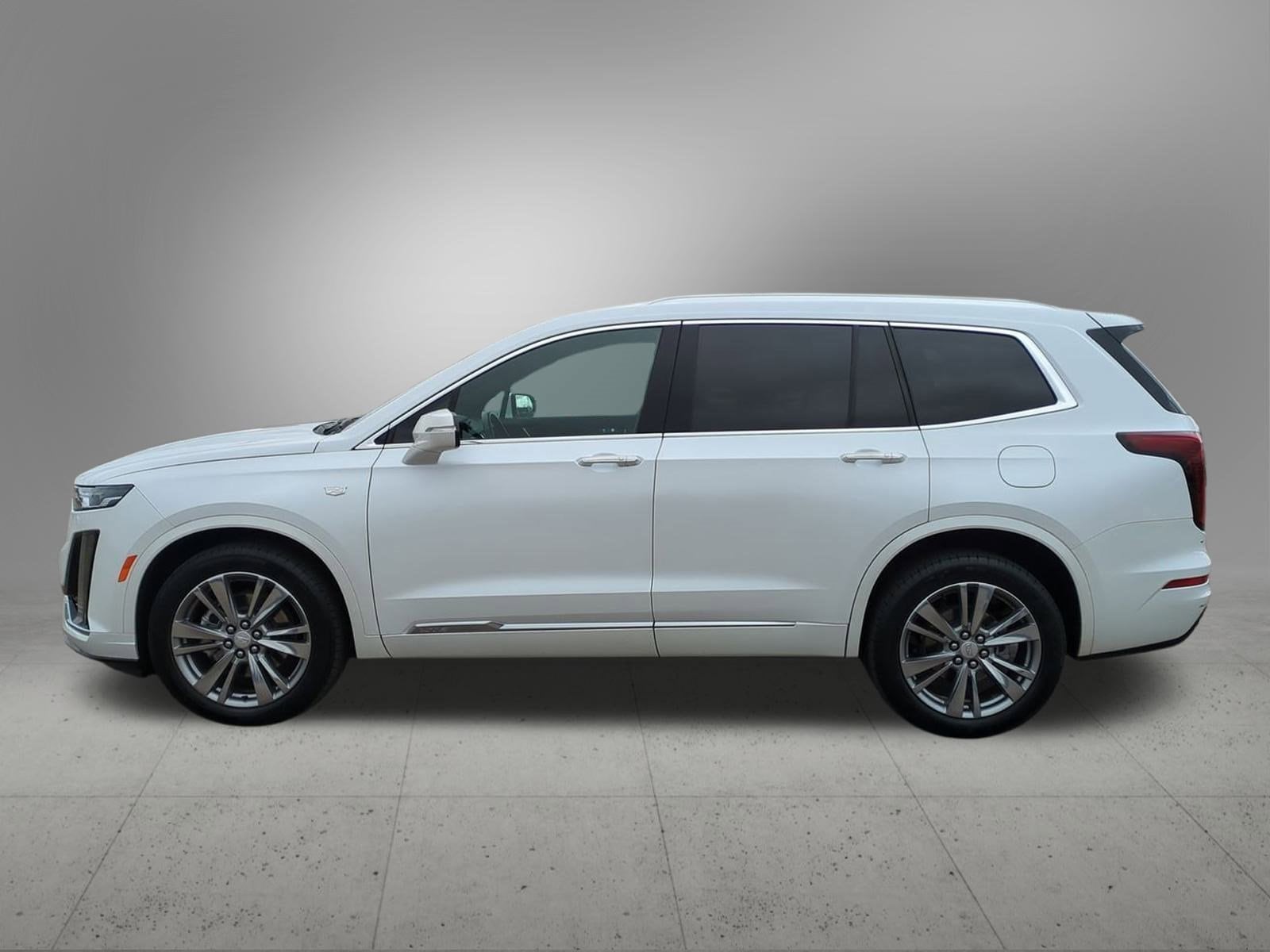 Thumbnail: 2022 Cadillac XT6 - 3