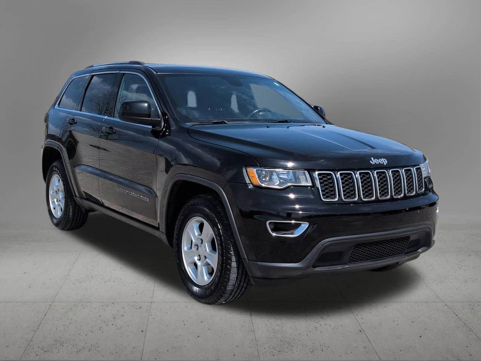 Thumbnail: 2017 Jeep Grand Cherokee - 8