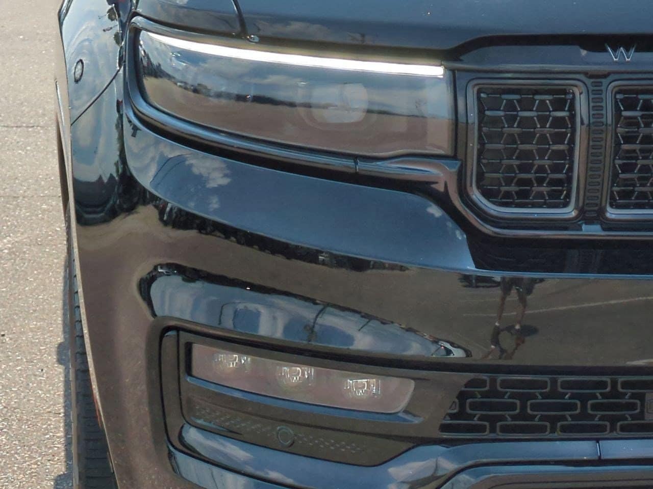 Thumbnail: 2023 Jeep Grand Wagoneer - 10