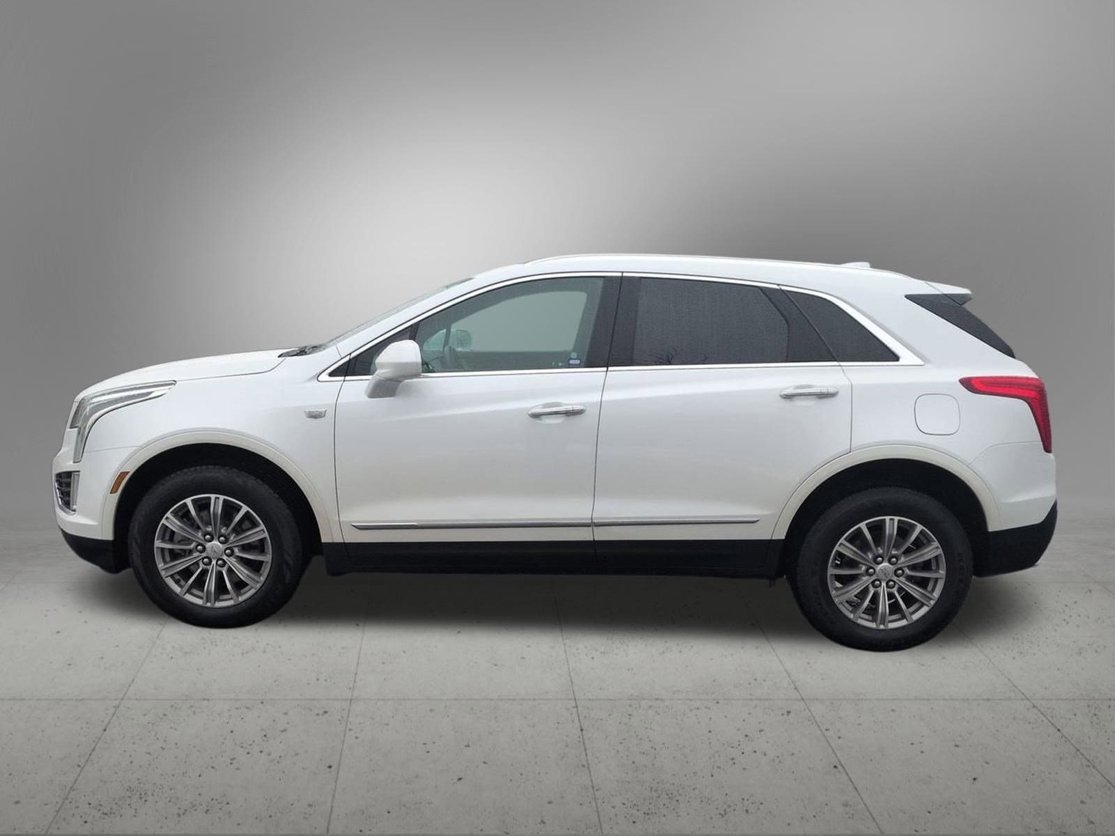 Thumbnail: 2017 Cadillac XT5 - 3