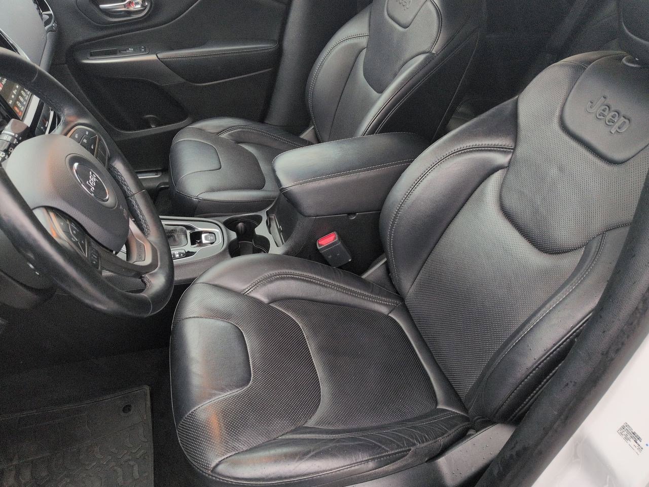 Thumbnail: 2020 Jeep Cherokee - 16