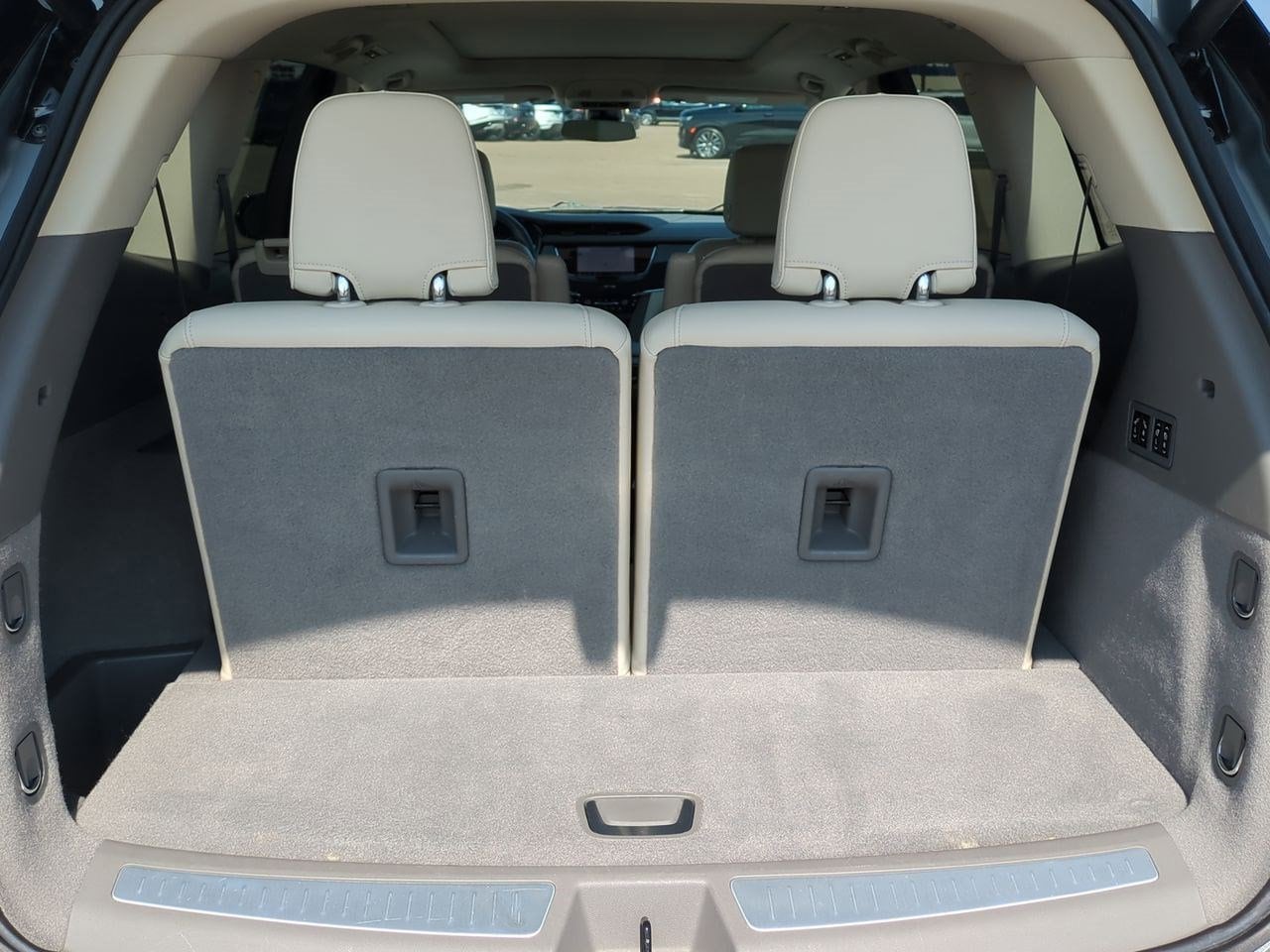 Thumbnail: 2023 Cadillac XT6 - 34