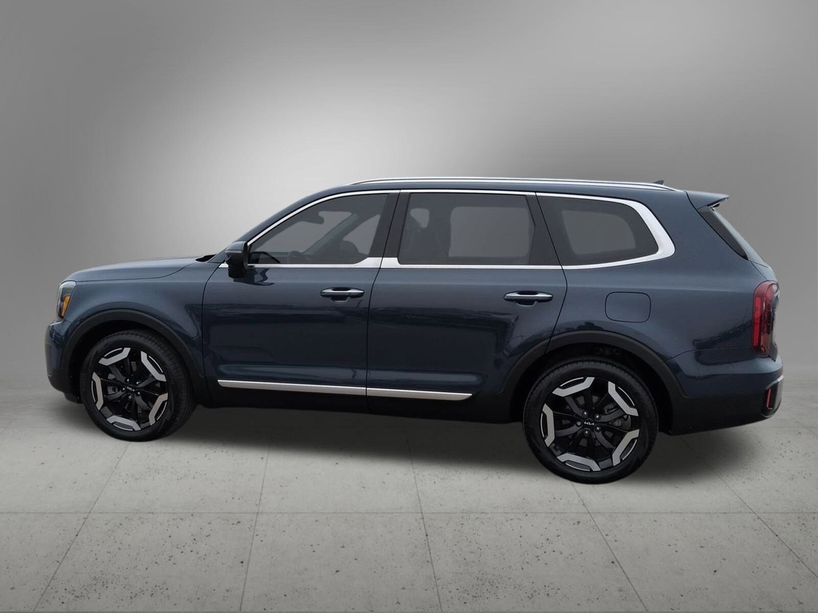 2024 Kia Telluride S photo 2