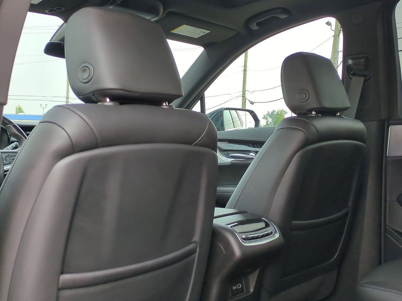 Thumbnail: 2023 Cadillac XT6 - 17