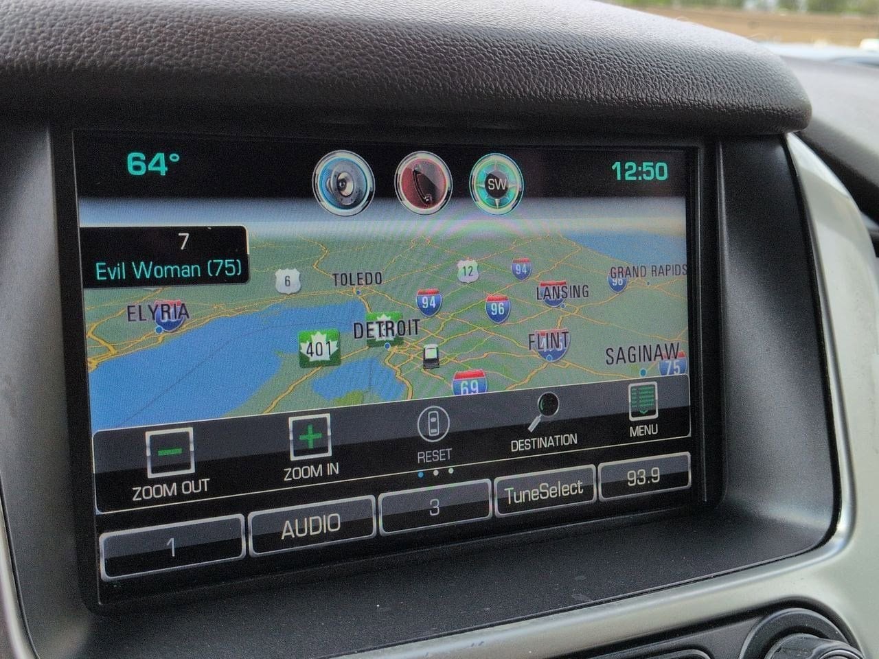 Thumbnail: 2015 Chevrolet Suburban - 28