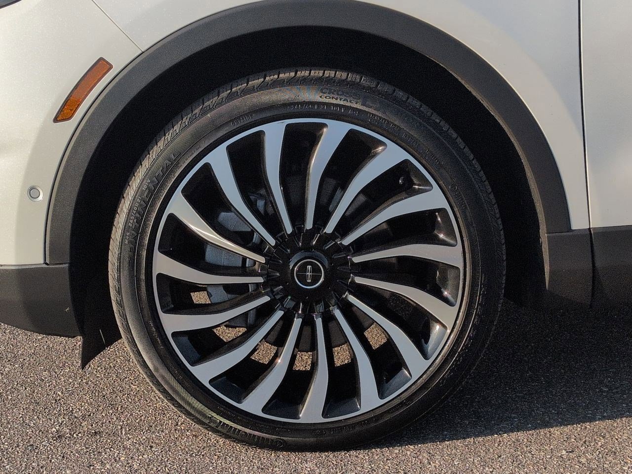 Thumbnail: 2023 Lincoln Nautilus - 13