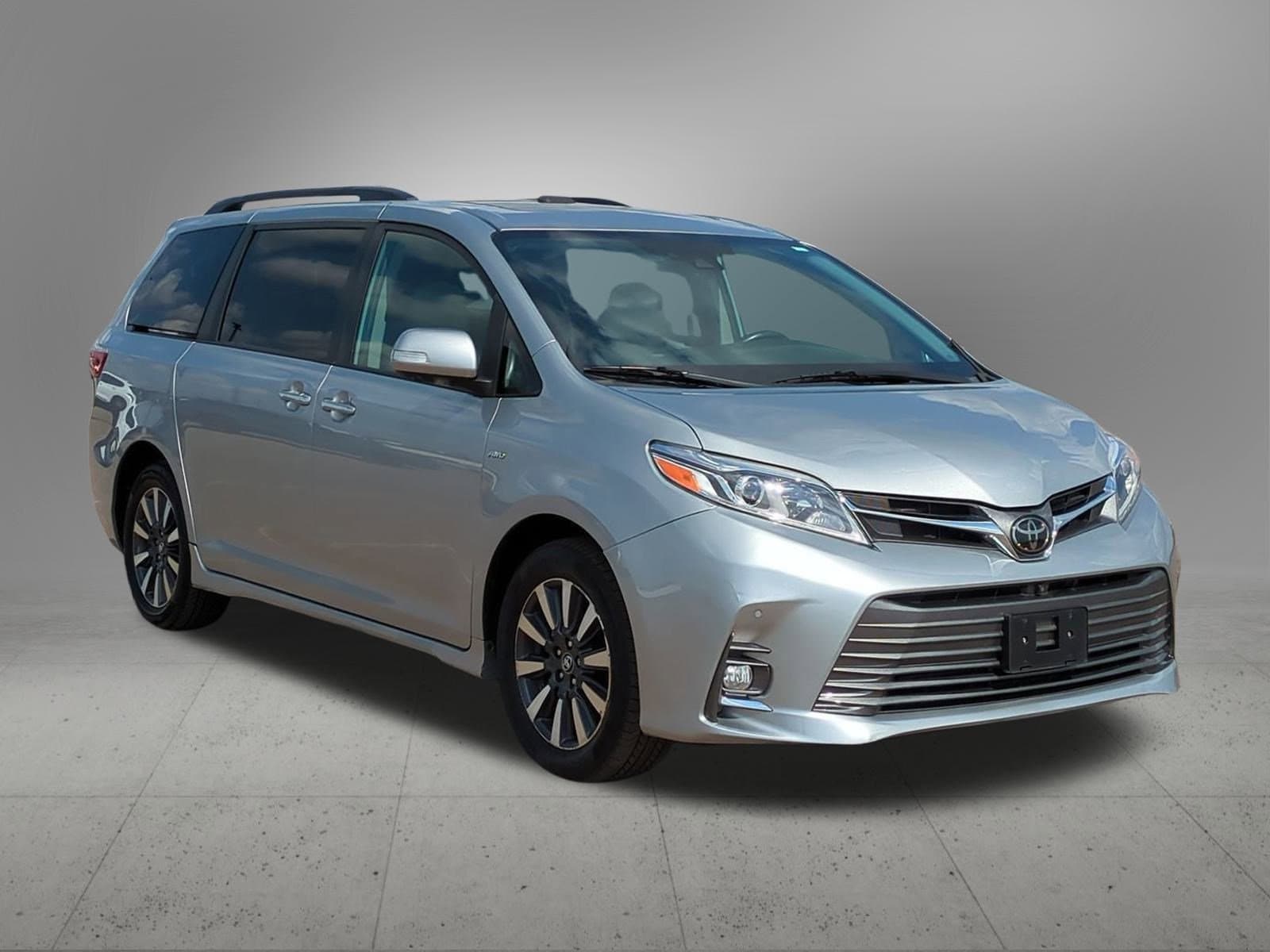 Thumbnail: 2020 Toyota Sienna - 8