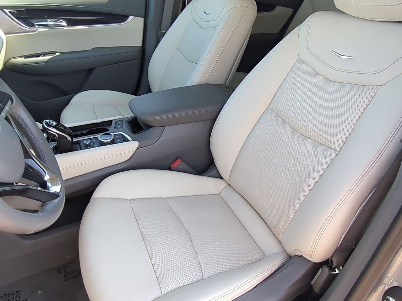 Thumbnail: 2023 Cadillac XT6 - 15