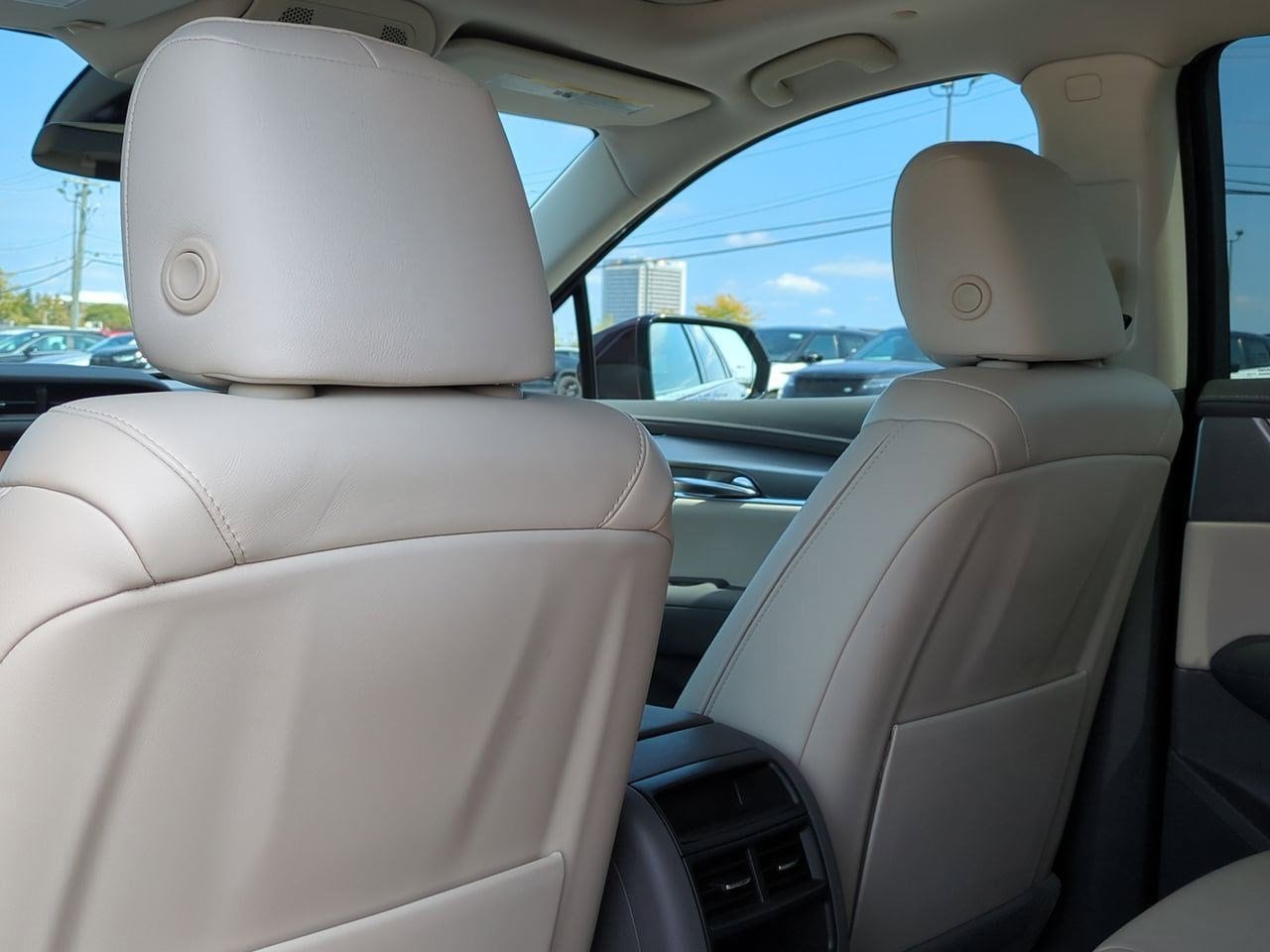 Thumbnail: 2023 Cadillac XT5 - 17