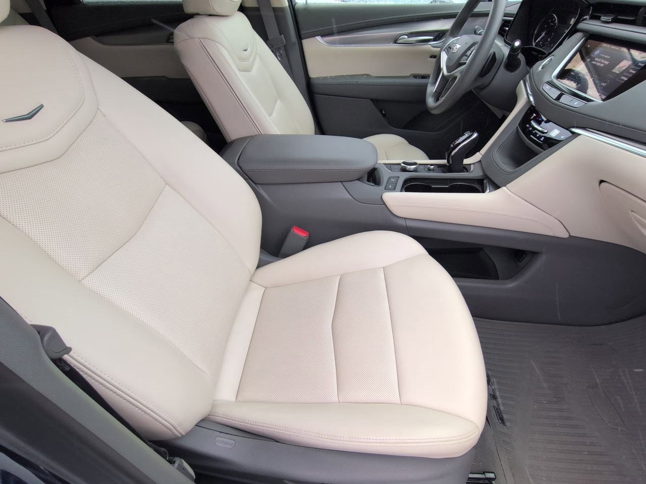 Thumbnail: 2024 Cadillac XT5 - 23