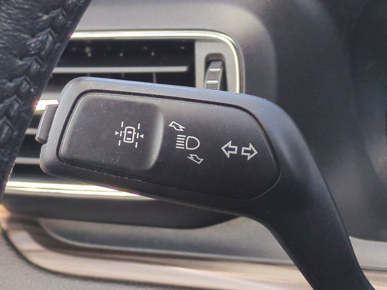 Thumbnail: 2022 Ford Explorer - 27