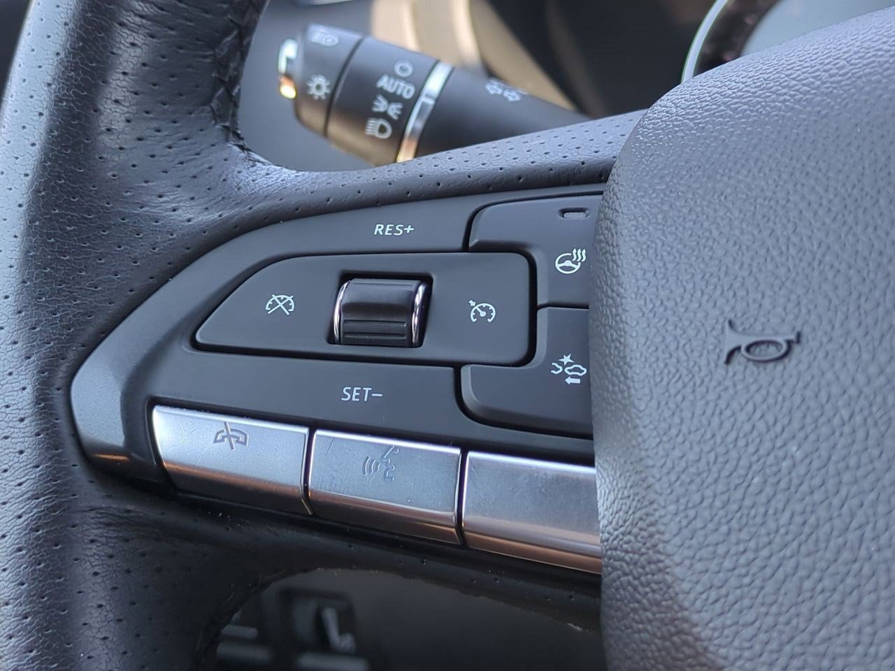 Thumbnail: 2022 Cadillac XT4 - 24