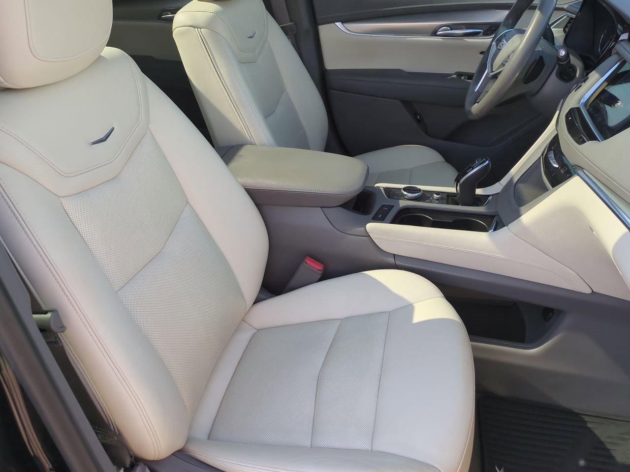 Thumbnail: 2022 Cadillac XT5 - 22