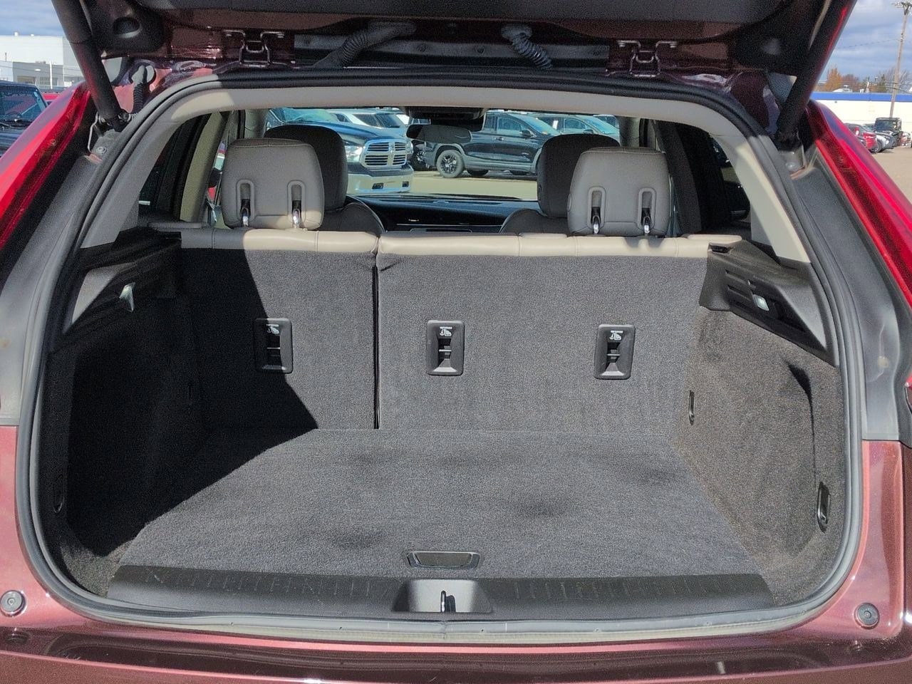 Thumbnail: 2022 Cadillac XT4 - 33