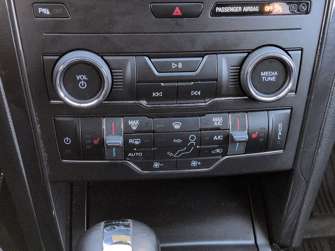 Thumbnail: 2019 Ford Explorer - 25