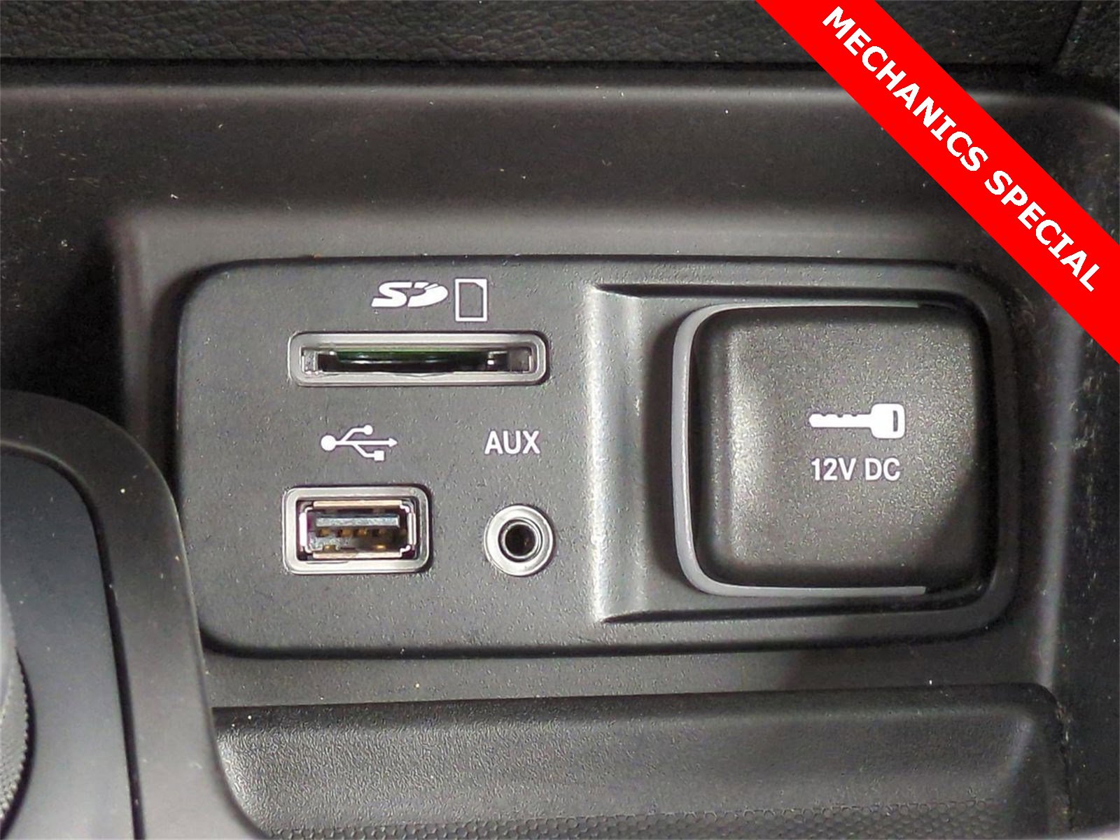 Thumbnail: 2015 Jeep Cherokee - 28