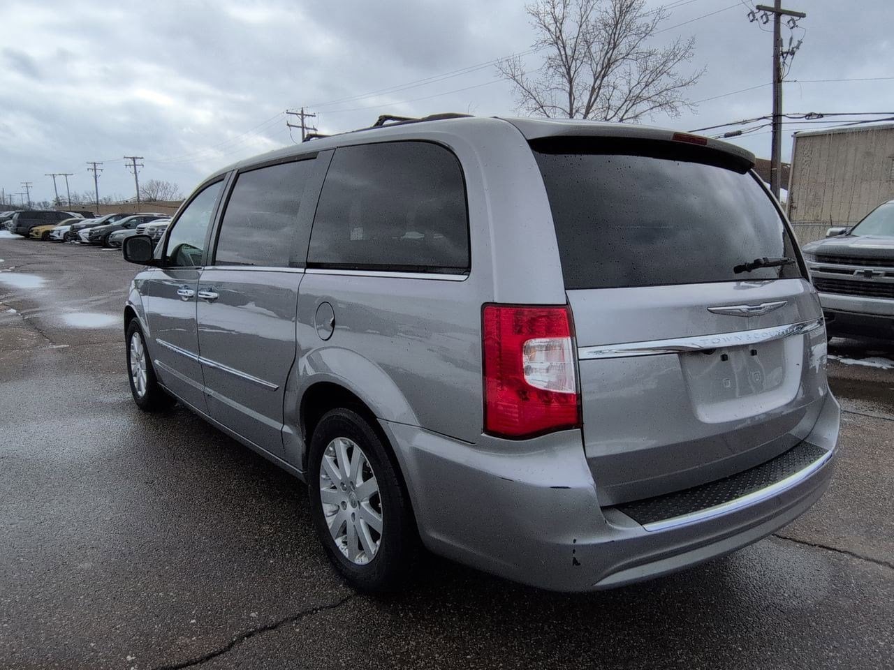 Thumbnail: 2015 Chrysler Town & Country - 4
