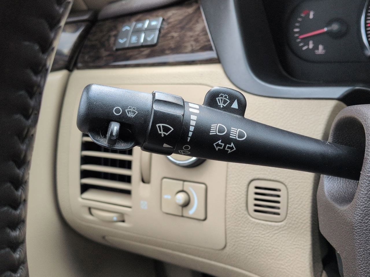 Thumbnail: 2008 Cadillac DTS - 23