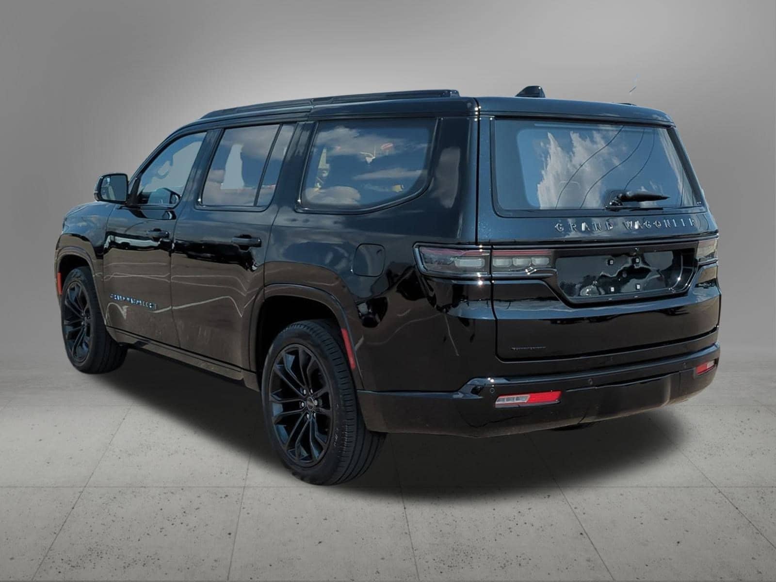 Thumbnail: 2023 Jeep Grand Wagoneer - 4