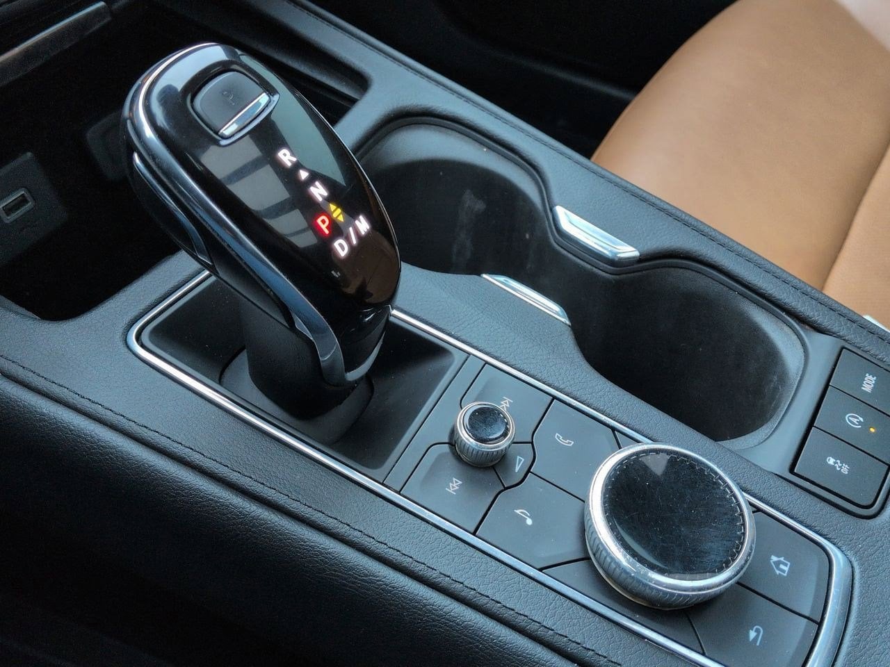 Thumbnail: 2020 Cadillac XT4 - 32