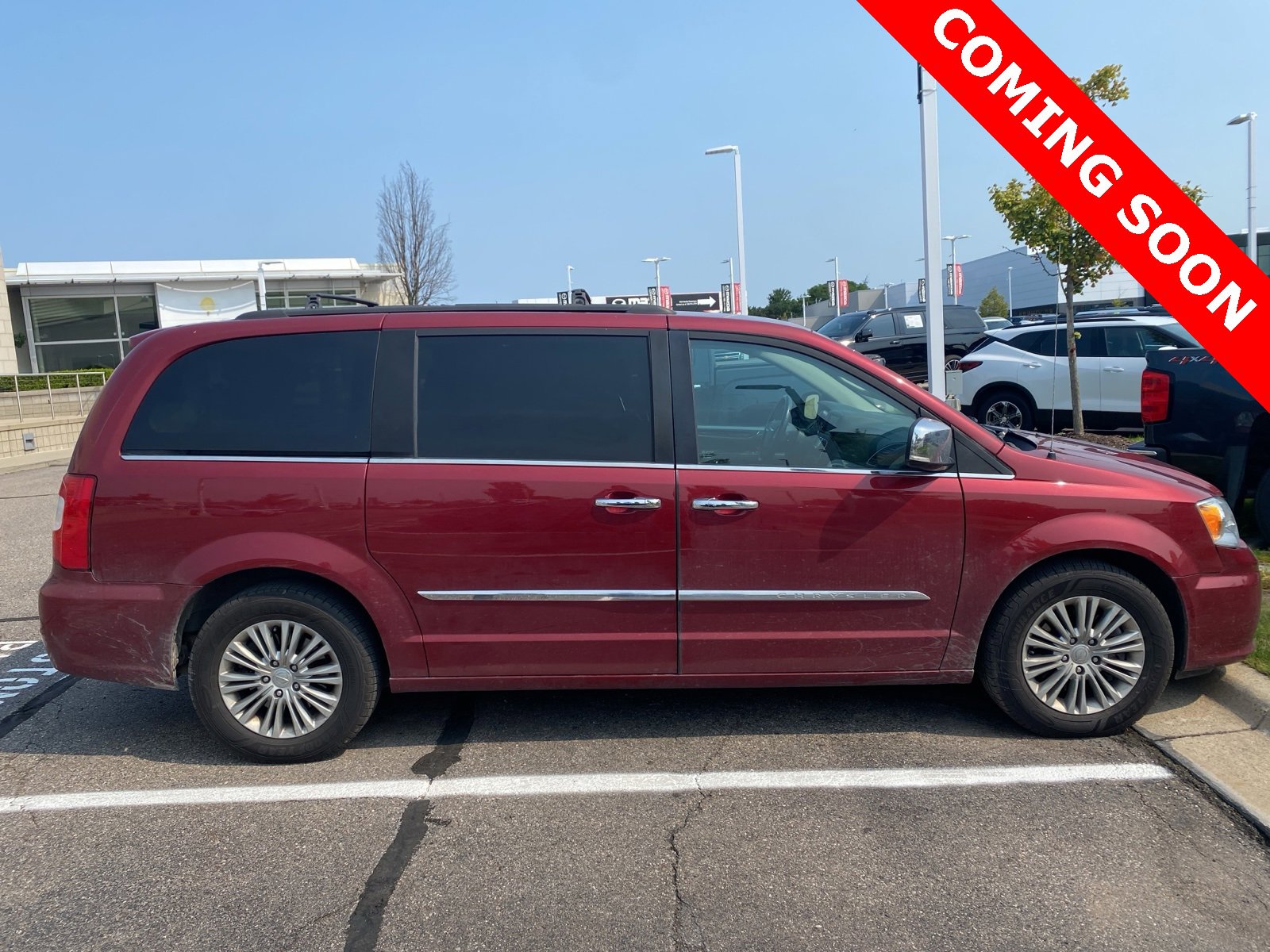 Thumbnail: 2015 Chrysler Town & Country - 4