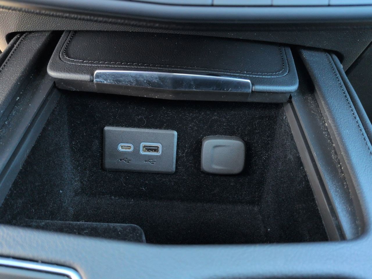 Thumbnail: 2023 Cadillac XT4 - 30