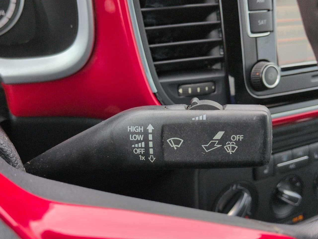 Thumbnail: 2015 Volkswagen Beetle - 23