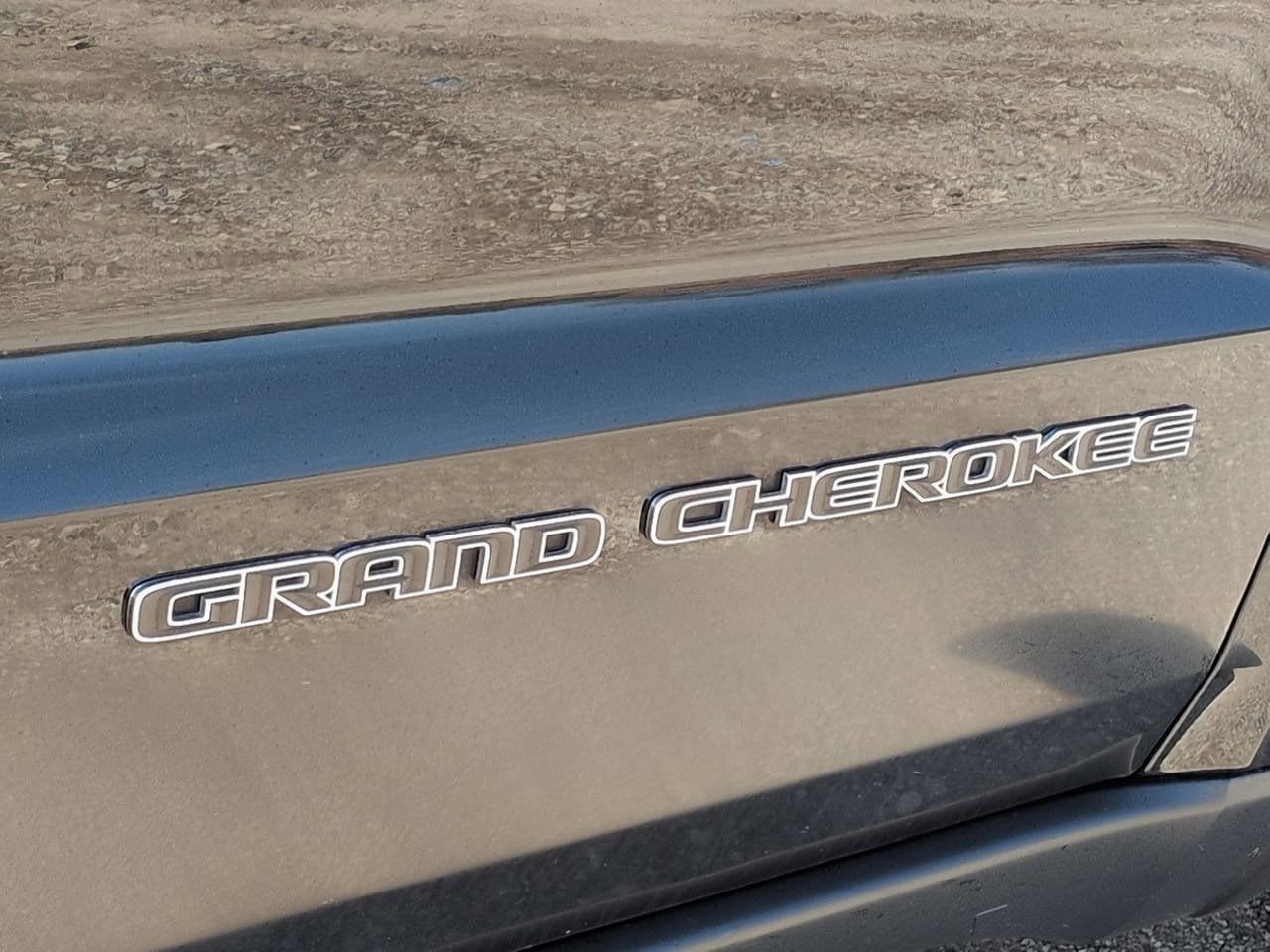 Thumbnail: 2017 Jeep Grand Cherokee - 12