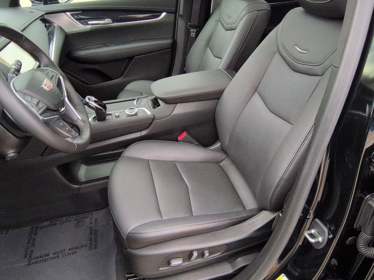 Thumbnail: 2023 Cadillac XT5 - 16