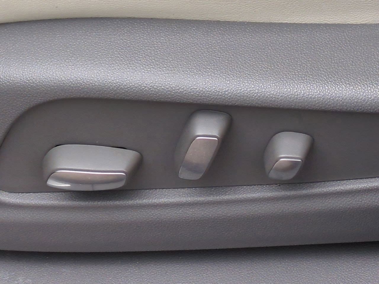 Thumbnail: 2023 Cadillac XT5 - 17