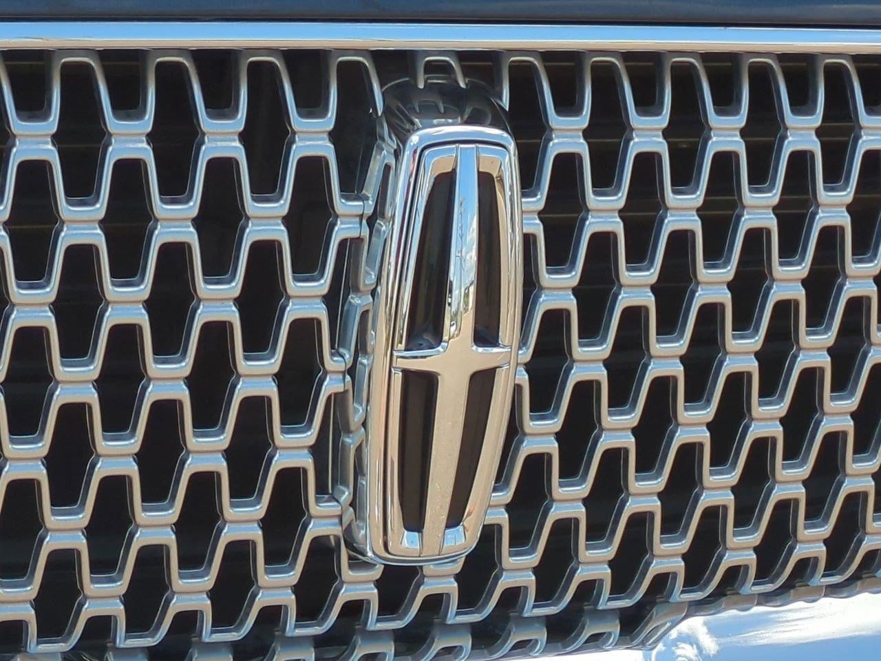 Thumbnail: 2017 Lincoln Continental - 11