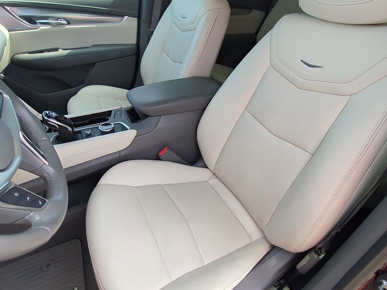Thumbnail: 2023 Cadillac XT5 - 15