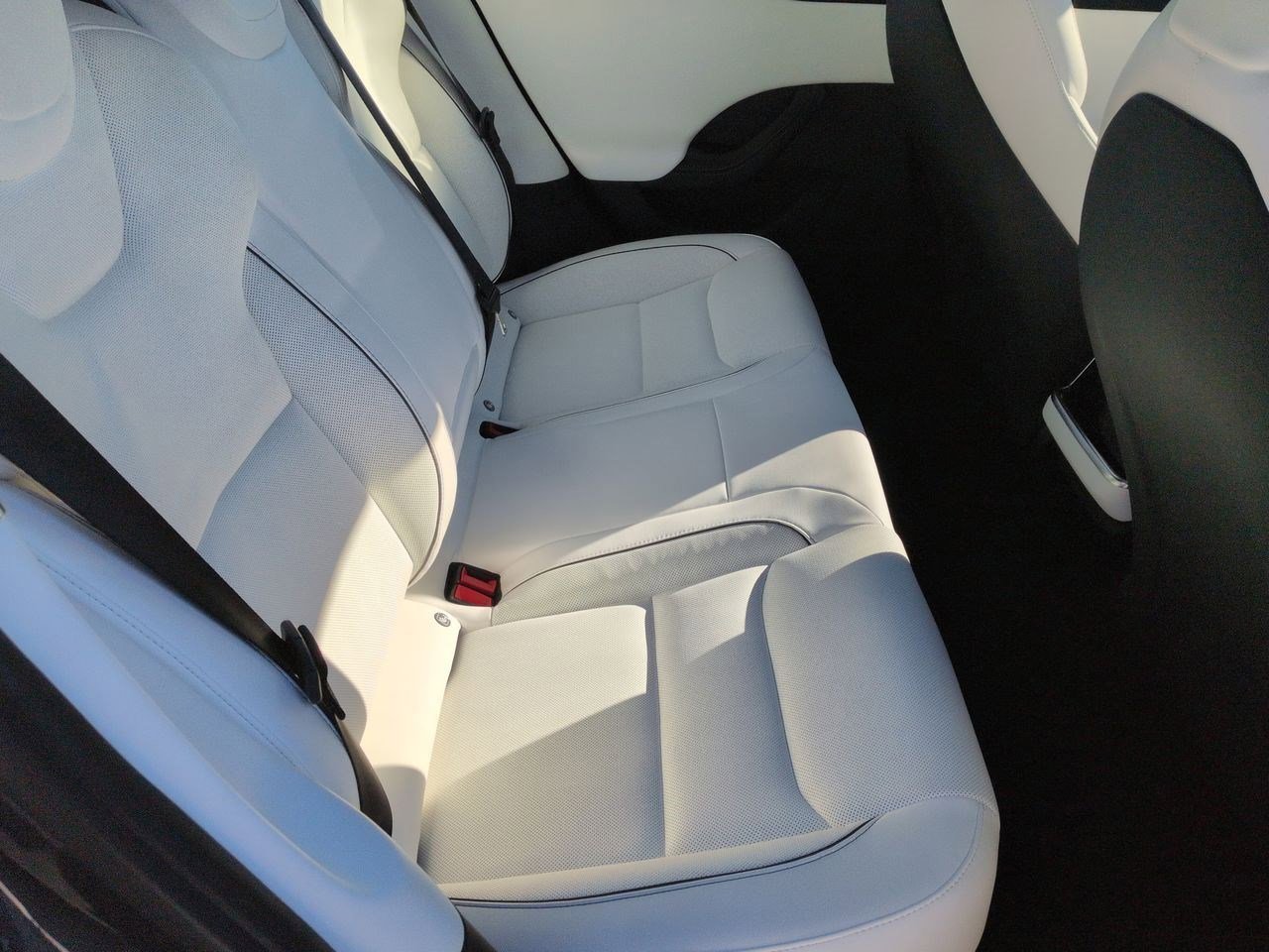 Thumbnail: 2022 Tesla Model S - 19