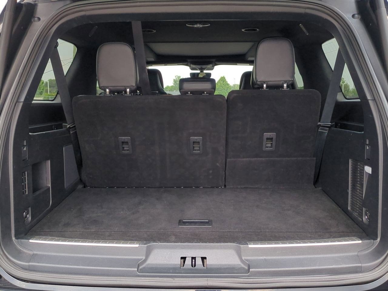 Thumbnail: 2022 Lincoln Navigator L - 33