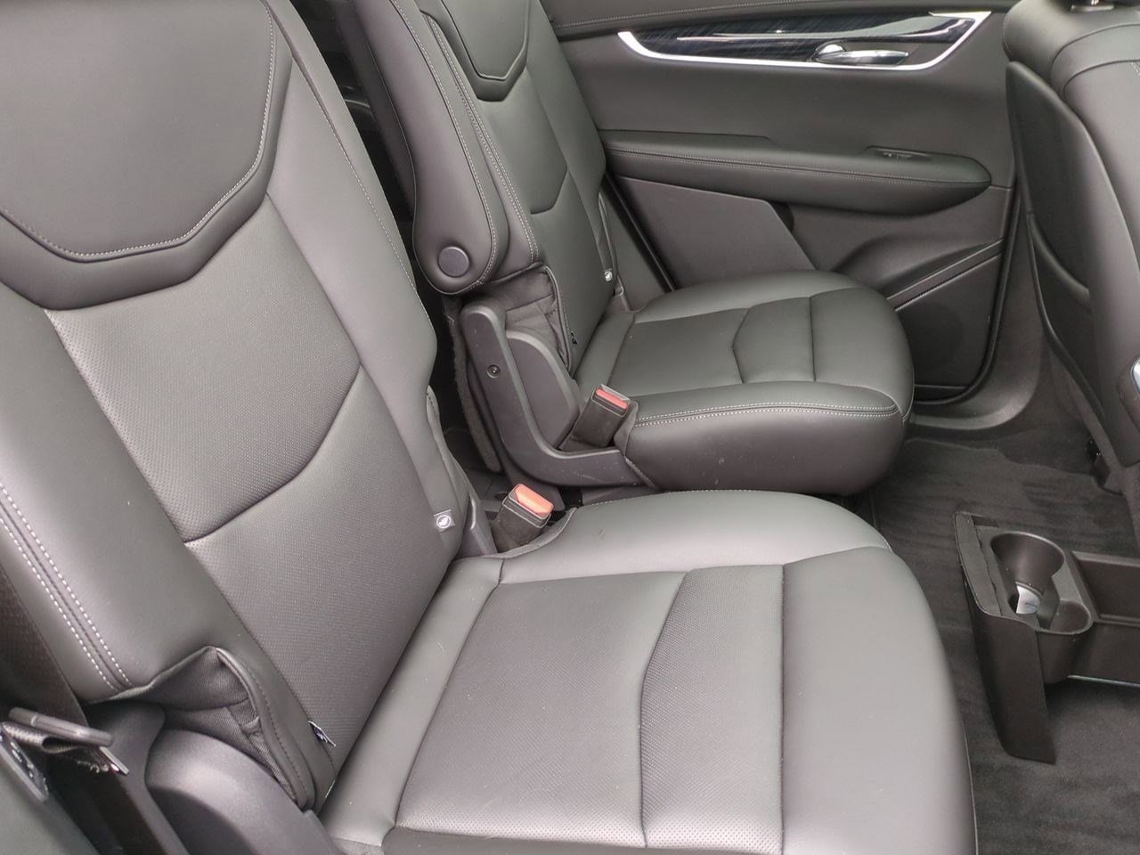 Thumbnail: 2022 Cadillac XT6 - 21