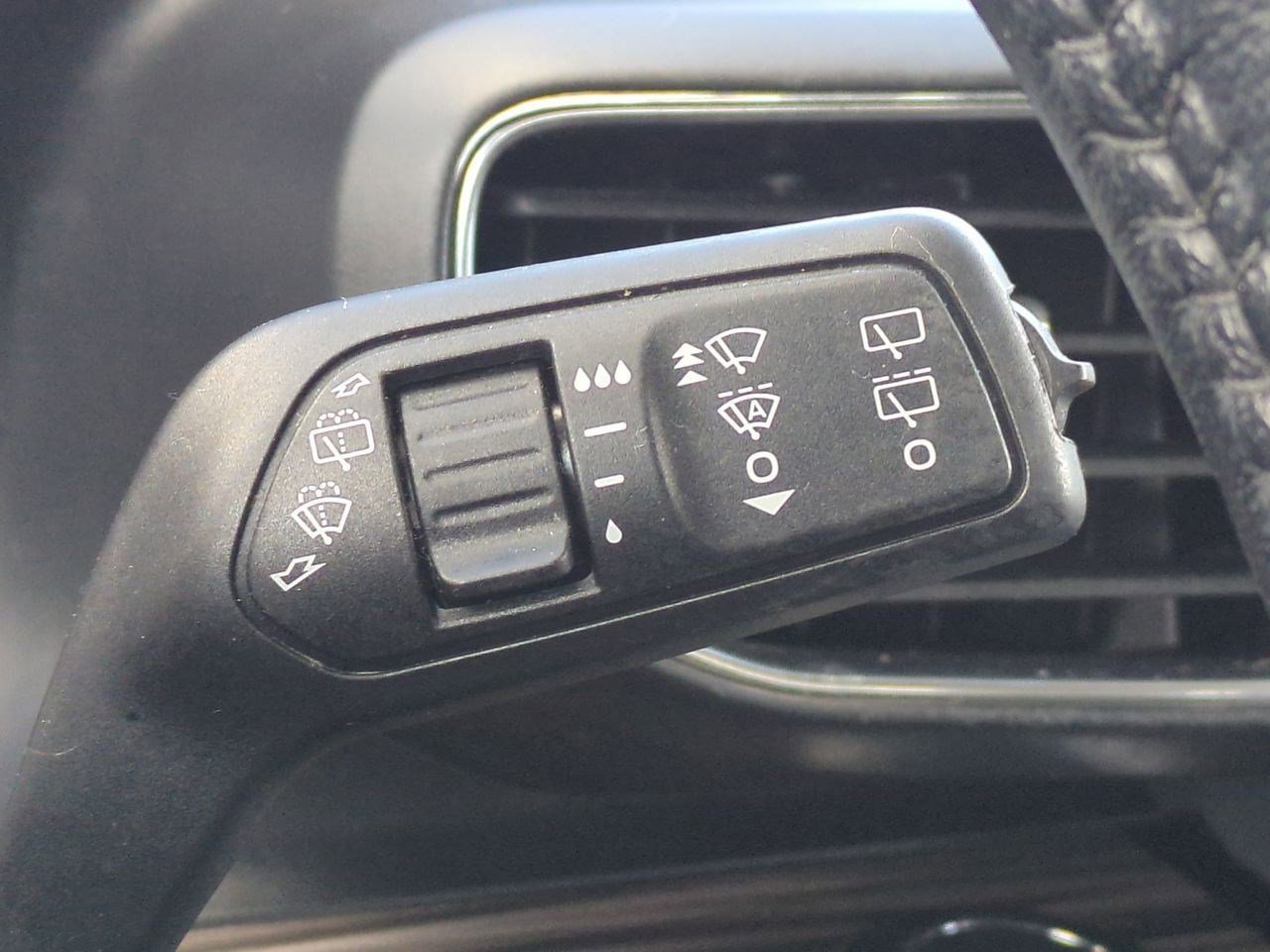 Thumbnail: 2022 Ford Explorer - 26