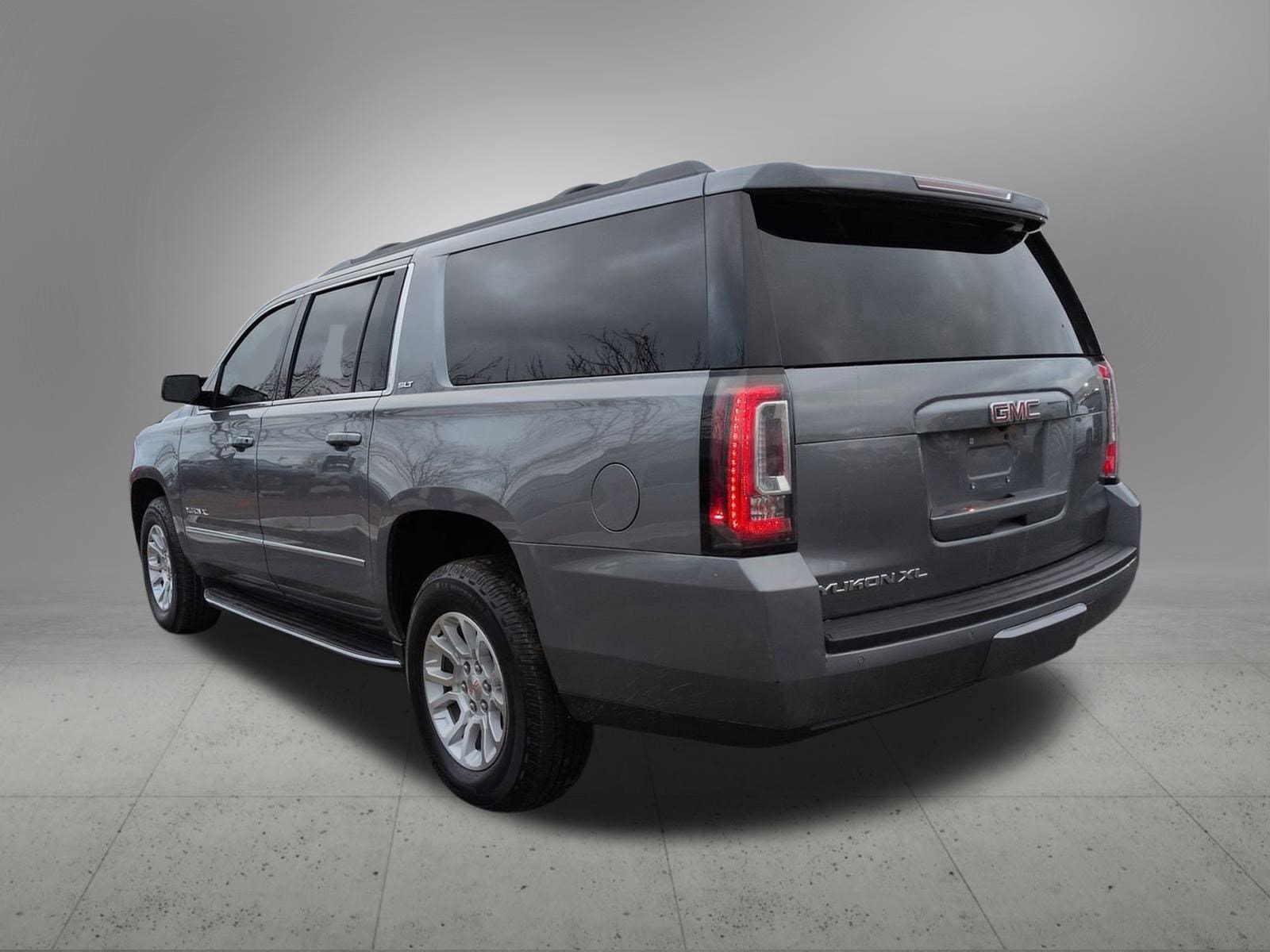 Thumbnail: 2019 GMC Yukon XL - 4