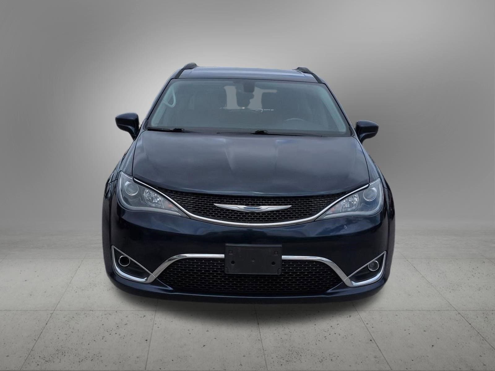 Thumbnail: 2017 Chrysler Pacifica - 9