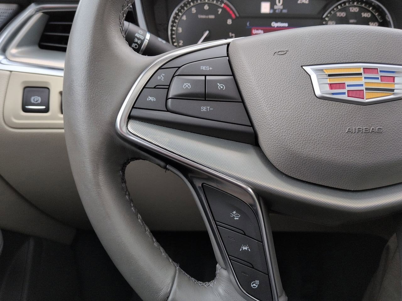 Thumbnail: 2023 Cadillac XT5 - 25