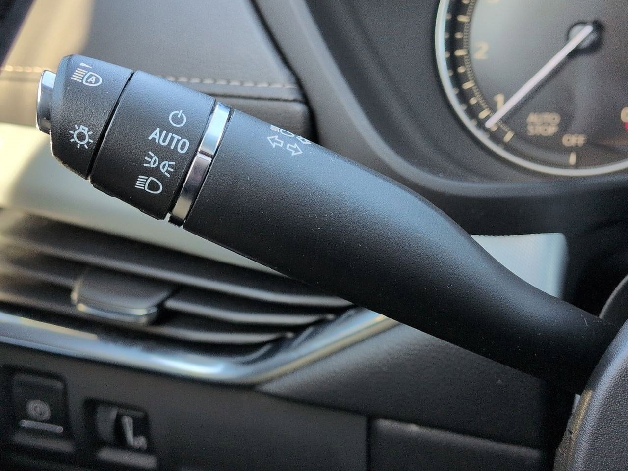 Thumbnail: 2023 Cadillac XT4 - 27