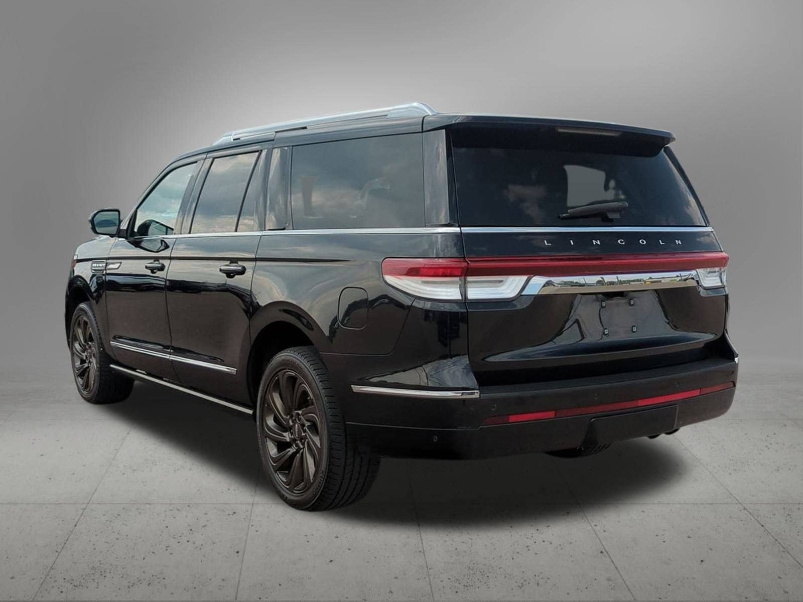 Thumbnail: 2022 Lincoln Navigator L - 4
