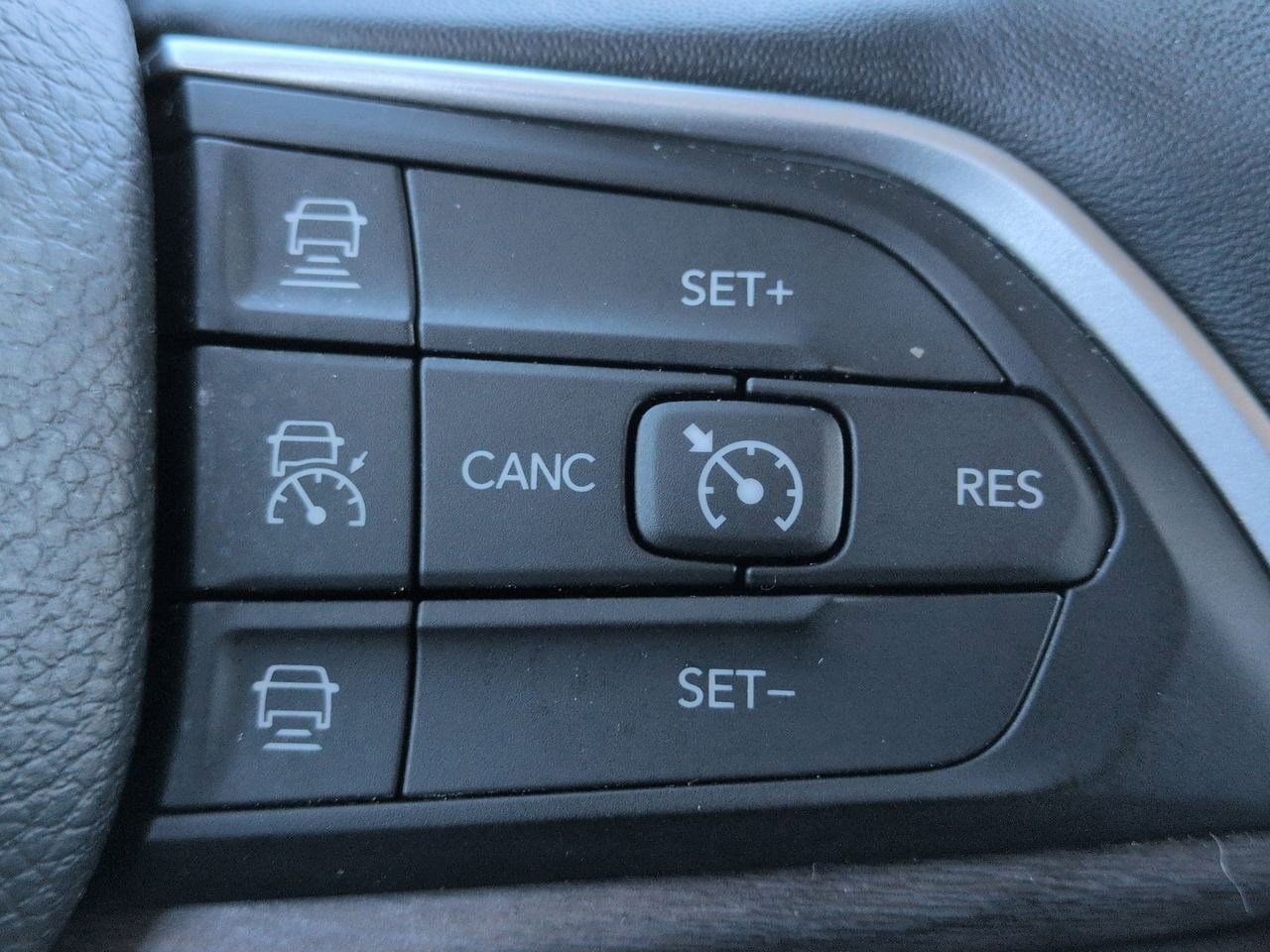 Thumbnail: 2022 Jeep Grand Cherokee - 24