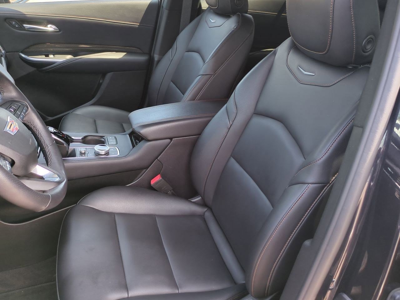 Thumbnail: 2022 Cadillac XT4 - 14