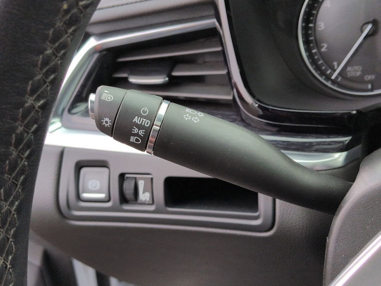 Thumbnail: 2024 Cadillac XT5 - 28